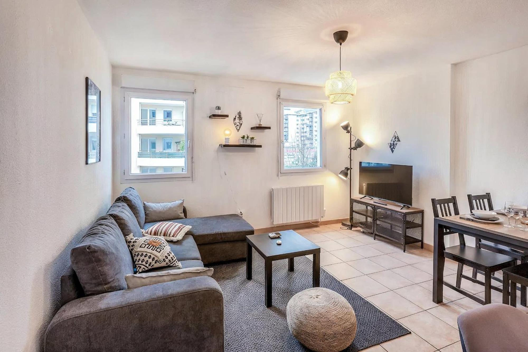Superbe Appartement - Parking Gratuit - 4 Personnes Chambery Ngoại thất bức ảnh