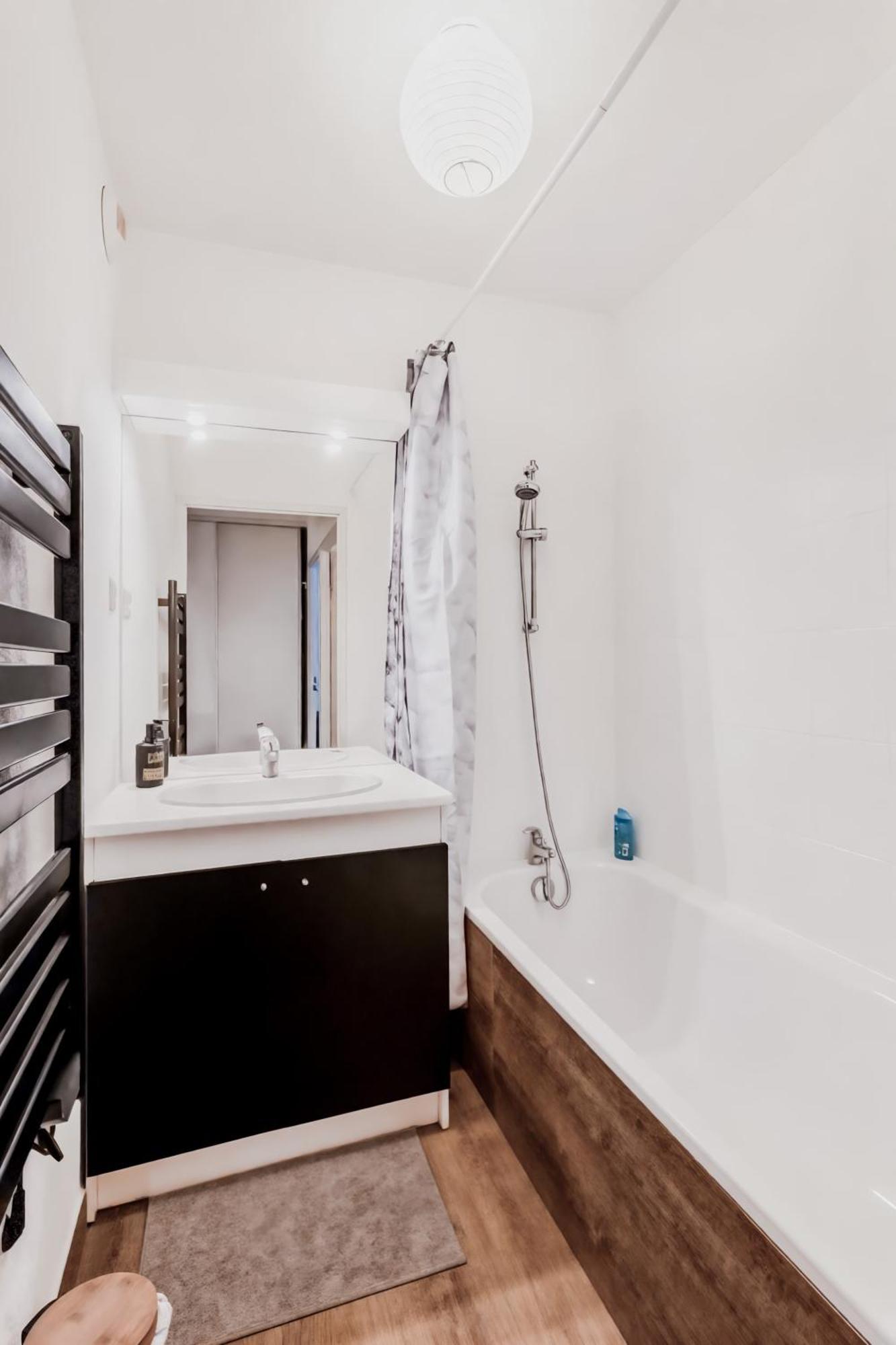 Superbe Appartement - Parking Gratuit - 4 Personnes Chambery Ngoại thất bức ảnh